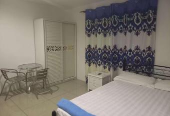 Tropical Plaza Apartments has Balcony rooms