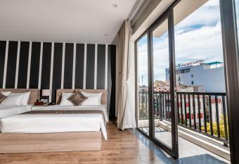 The One Hotel has Balcony rooms