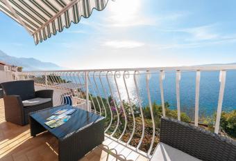 Apartments Mladen has Balcony rooms