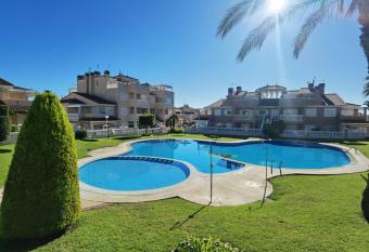 Apartament z du  ym tarasem na pi  knym osiedlu has Balcony rooms