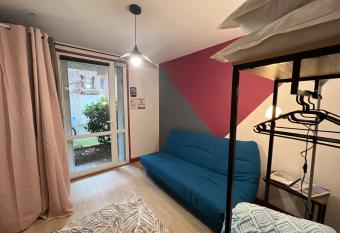 Studio Rue Ramond Centre Ville allows 18 year olds to book a room