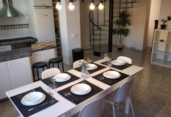 VV  TIRBA  Precioso duplex a 1 minuto de la playa has Balcony rooms