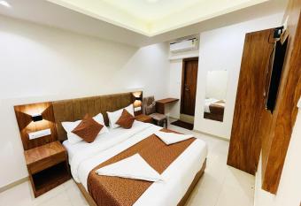 HOTEL BLACK BURN has Balcony rooms