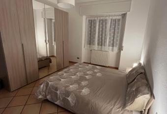 Casa vacanze due laghi allows 18 year olds to book a room