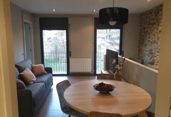 Apartament C  ntric a Ripoll has Balcony rooms