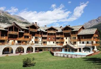 R  sidences de luxe Les Alpages Val Cenis - 4 pers has Balcony rooms
