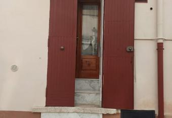 Monolocale via Castello allows 18 year olds to book a room