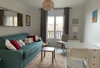 Chez Veronique ! has Balcony rooms