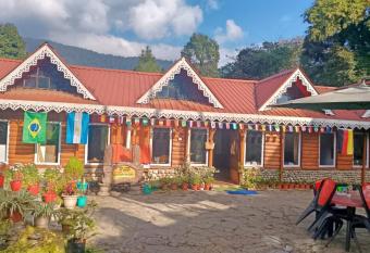 Hotel High Mountain, Lachen has Balcony rooms