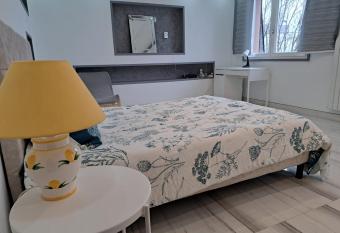 Chambre    Livry-Gargan has Balcony rooms