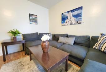 Steps Away From Hospital - 2 Queen Bed - City View allows 18 year olds to book a room