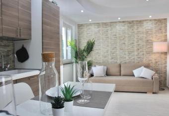 Graziosa casa indipendente vicino FCO has Balcony rooms