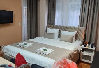 Design Apartment BUSINESS LUX 3 STAR  has Balcony rooms