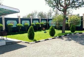 Naivasha Vacation Home - Karai allows 18 year olds to book a room