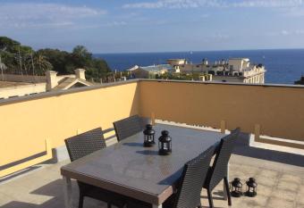 Camera Blu allows 18 year olds to book a room