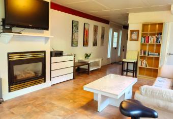 Happy-Go-Lucky White Rock allows 18 year olds to book a room