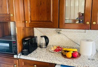 Cozy 2-Bedrooms Apartment Fully-Equipped Kitchen has Balcony rooms