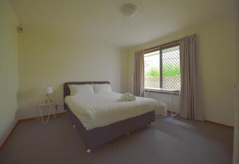 DingDing House, Free parking has Balcony rooms