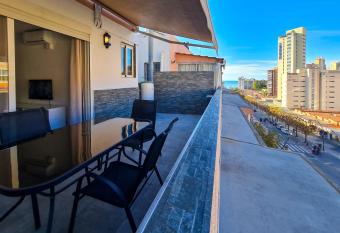 Atico Completo Jaime I allows 18 year olds to book a room