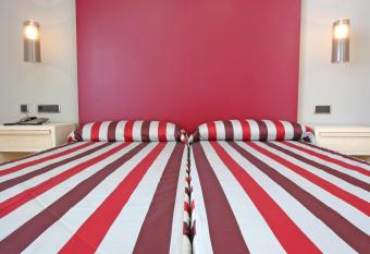 Adiafa has Balcony rooms