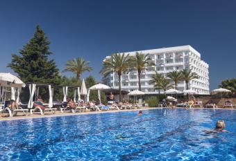 Cala Millor Garden Hotel - Adults Only allows 18 year olds to book a room