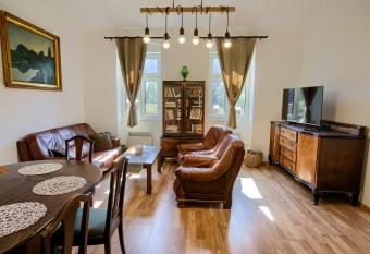 Rozpr  vkov   H  JENKA v N  zkych Tatr  ch has Balcony rooms