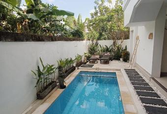 Cozy & Sunny 3 bedroom villa Canggu City has Balcony rooms