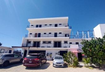 OYO Hotel Aeropuerto, San Jos   del Cabo allows 18 year olds to book a room