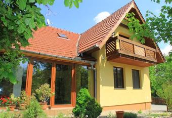 Apartm  ny B  estek has Balcony rooms