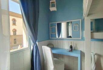 Lecco Lake allows 18 year olds to book a room