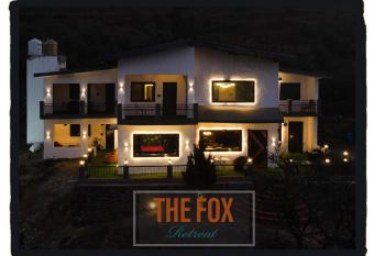 THE FOX RETREAT has Balcony rooms
