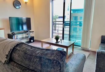 Salford Chapel House has Balcony rooms