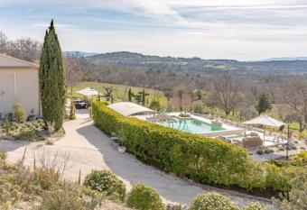 Bastide Rocquejeanne has Balcony rooms