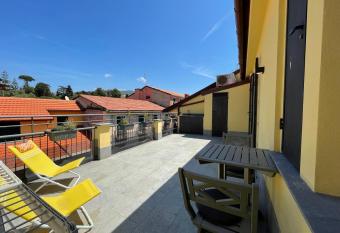 SUN Luxury Apartment in Centro Storico allows 18 year olds to book a room