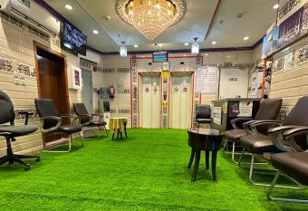                                      1                                          has Balcony rooms