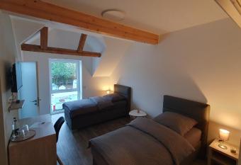 Messe- und Monteurzimmer in M  llingen allows 18 year olds to book a room