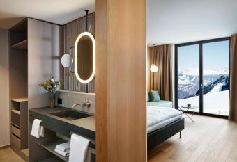 Stoos Lodge has rooms with a private hot tub