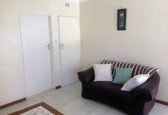 2 bed guesthouse in Mabelreign - 2012 allows 18 year olds to book a room