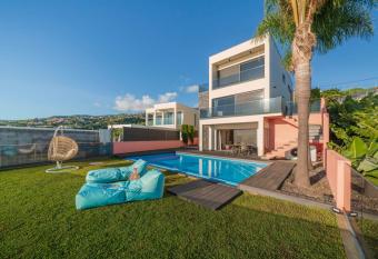 With pool and superb sea view - Villa Candel  ria has Balcony rooms