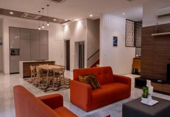 Mawar Villa By Malvacae Homestay Shah Alam has Balcony rooms