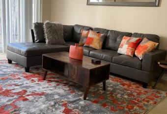 Stylish 3 bedroom 2 bath -5 minutes from NC State has Balcony rooms