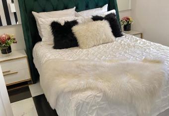 Cosy Luxurious Room allows 18 year olds to book a room