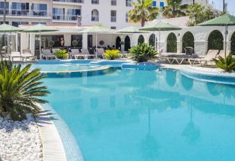 Catalonia del Mar - Adults Only allows 18 year olds to book a room