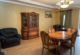 LARGE VILLA with pool and sauna allows 18 year olds to book a room