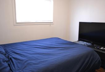 Private bedroom on renovated duplex main floor - Dover allows 18 year olds to book a room