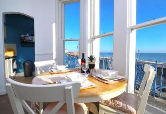 Sea view retreat has Balcony rooms