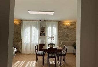 Casa la Rosa allows 18 year olds to book a room