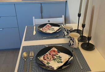 Studio confort Vanves Paris Porte de Versailles allows 18 year olds to book a room