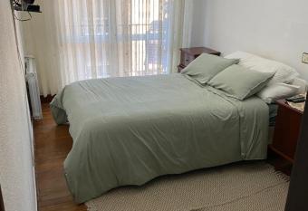 Habitaci  n con balc  n y wifi bilbao allows 18 year olds to book a room