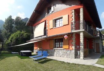 La Casa Rossa - Presolana has Balcony rooms